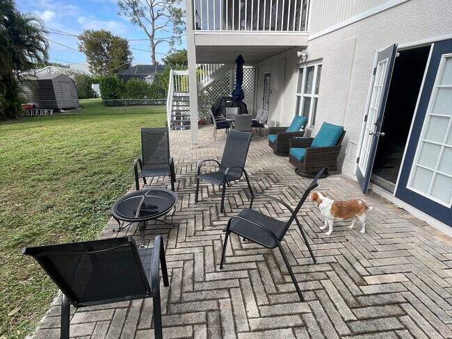 Building Photo - 1337 Center Ln