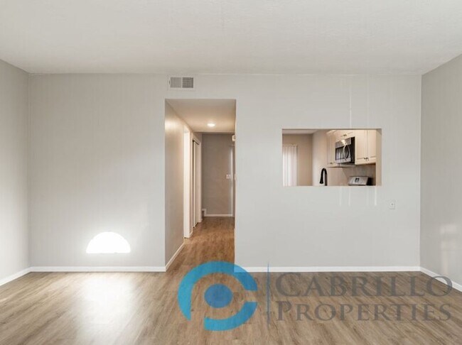 Building Photo - 595 7th St