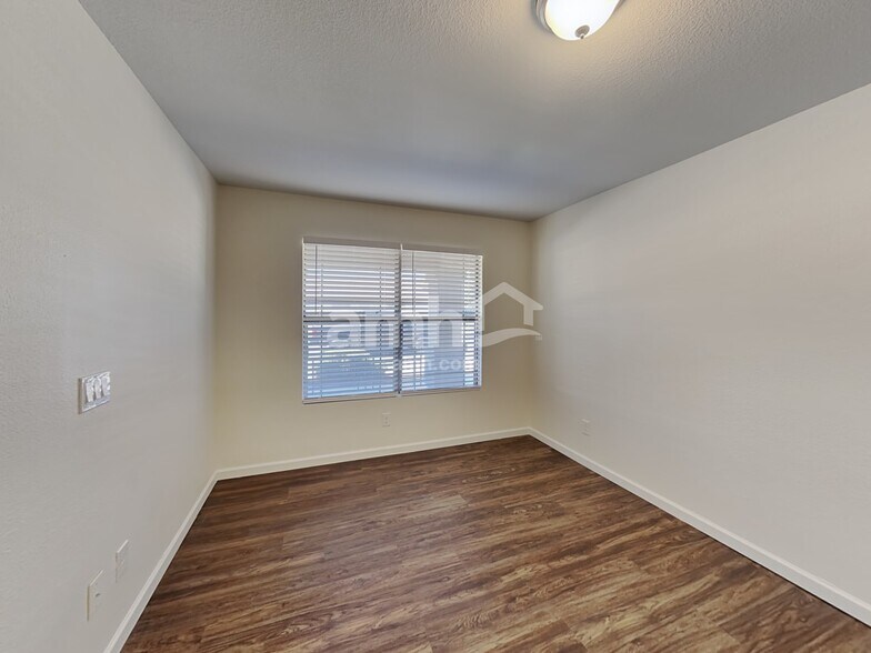 Building Photo - 15331 W Honeysuckle Ln