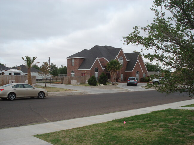 Building Photo - 3608 Douglas Ave