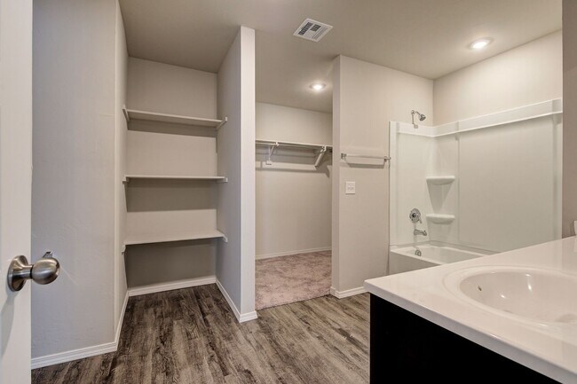 Building Photo - *** $250 MOVE-IN SPECIAL  *** Charming 4-Bed 2-Bath Home in Stillwater! *** $250 MOVE-IN SPECIAL ...