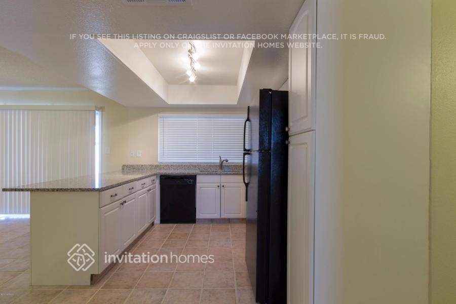 Building Photo - 5420 W Desert Cove Ave