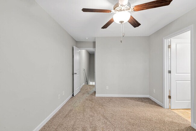 Building Photo - 10 Jaydn Dr W