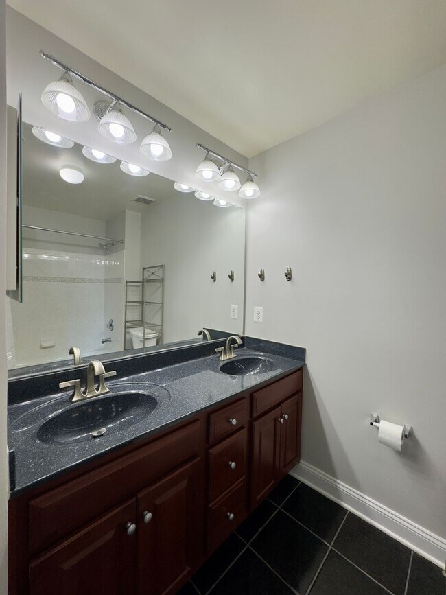 Building Photo - Charming 4 Bedroom/3.5 Bathroom Townhome with In-Unit Laundry in Pigtown, Baltimore, MD!