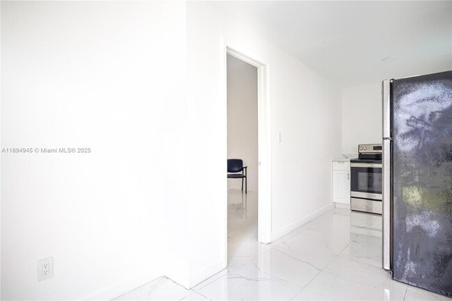 Building Photo - 840 NW 170th Terrace
