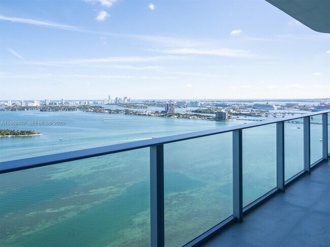 Building Photo - 700 NE 24th St