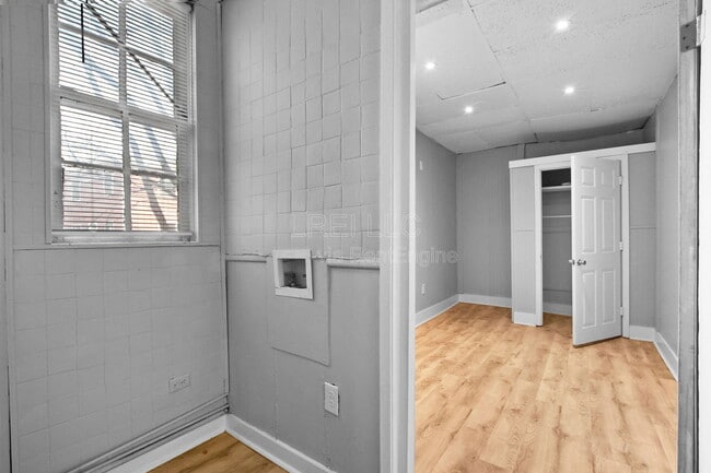 Building Photo - 1123 S Brook St