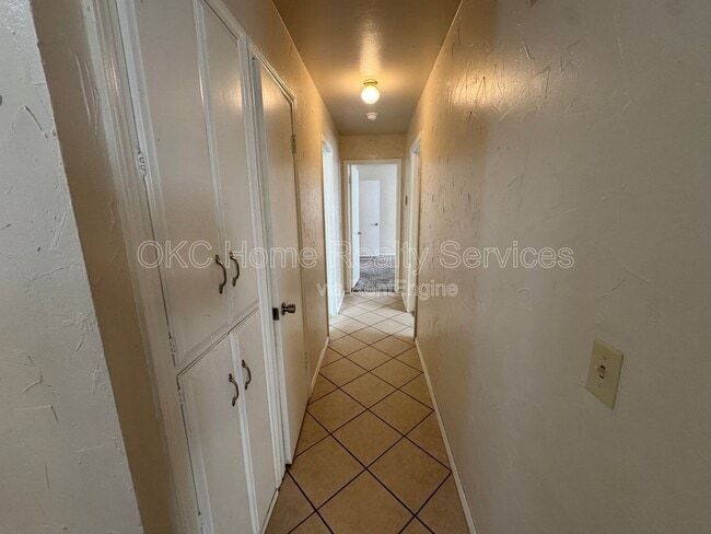 Building Photo - 3600 Willow Springs Dr