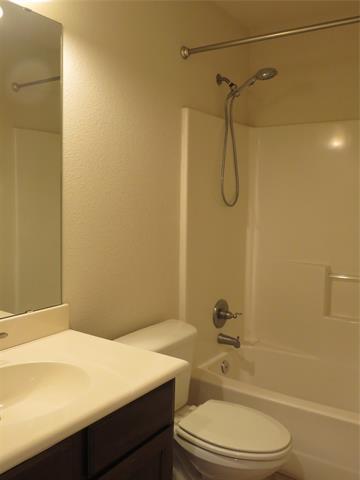 Building Photo - 1321 Crestview Dr