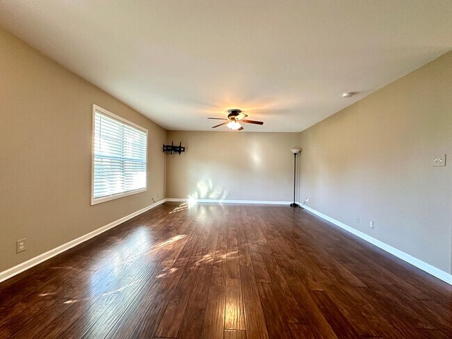 Building Photo - Spacious 3-Bedroom Home with Fenced Yard & Garage!