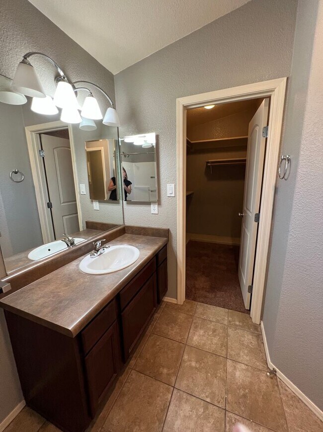 Building Photo - 3 BEDROOM HOME IN ARABY CROSSING!