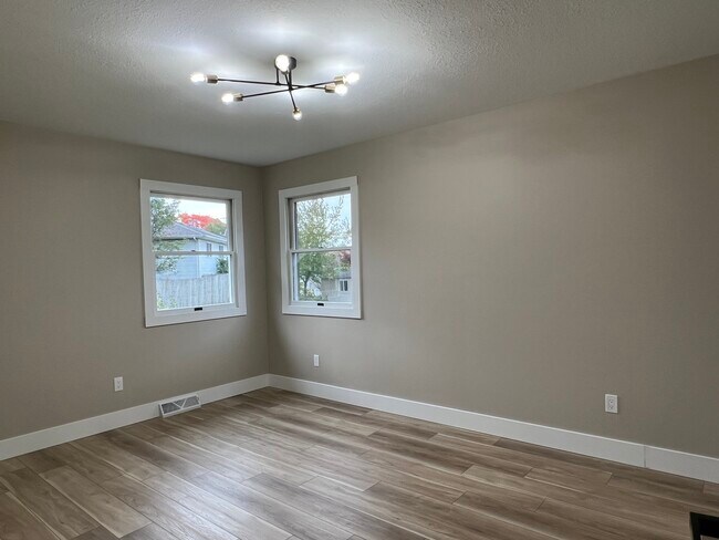 Building Photo - 109 Ravinia Dr