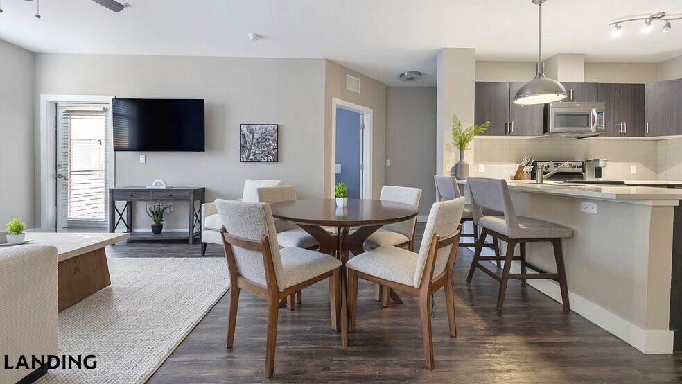 Building Photo - 1000 S Broadway