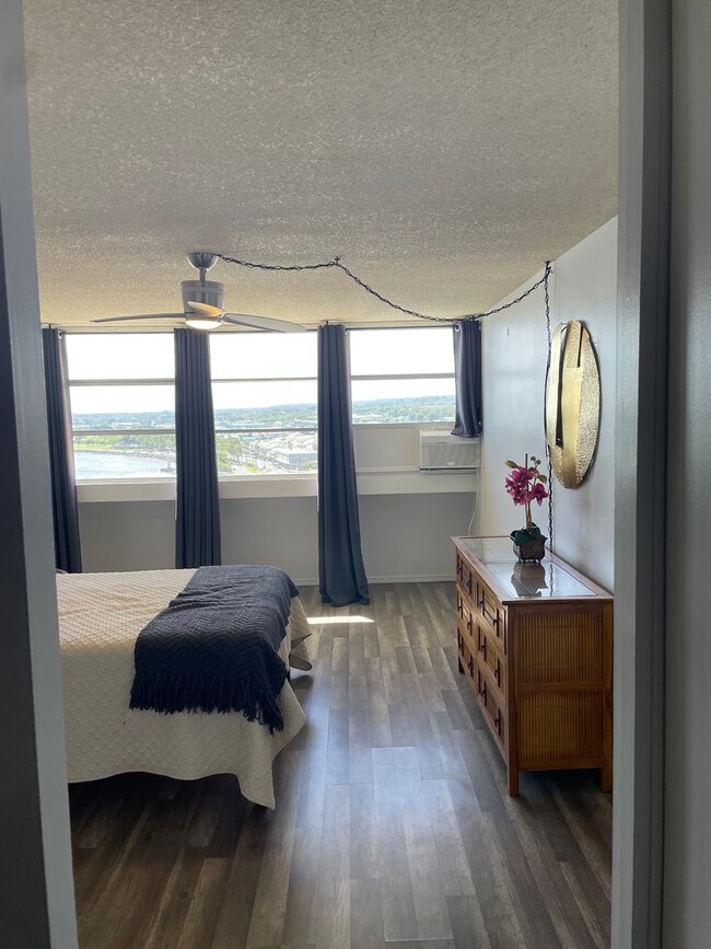 Building Photo - 2BR/2BA FULLY FURNISHED CONDO WITH OCEAN &...