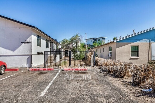 Building Photo - 1538 W Fillmore St