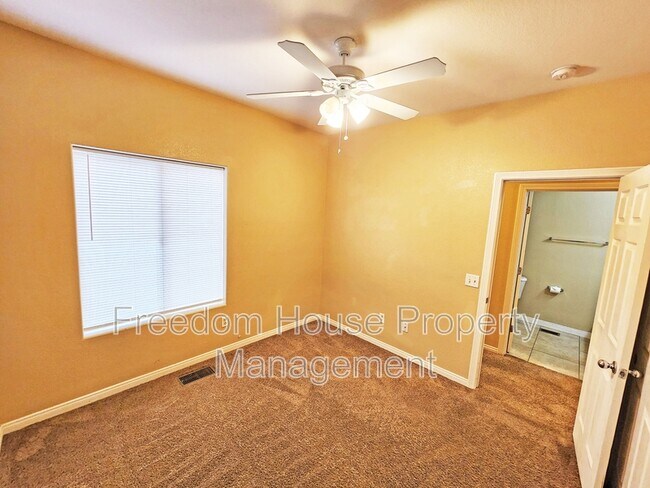 Building Photo - 1421 Star Rd