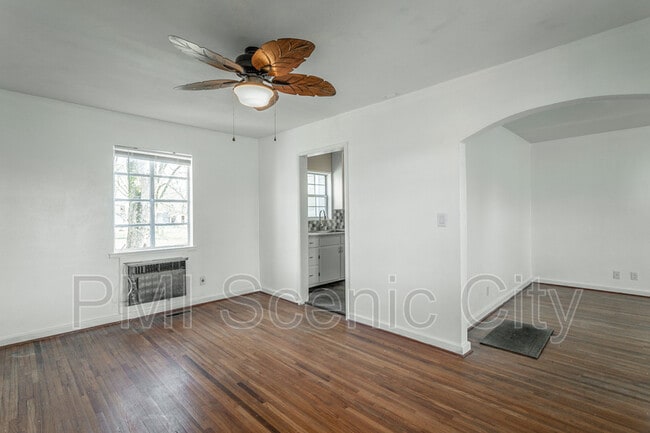 Building Photo - 210 Chickamauga Rd