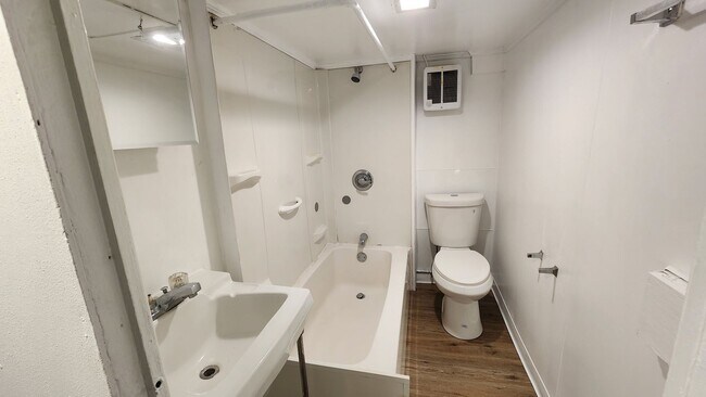 Building Photo - Fallowfield Ave Duplex