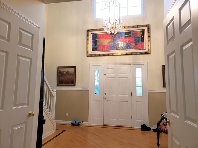 Building Photo - W280N1690 Golf View Dr