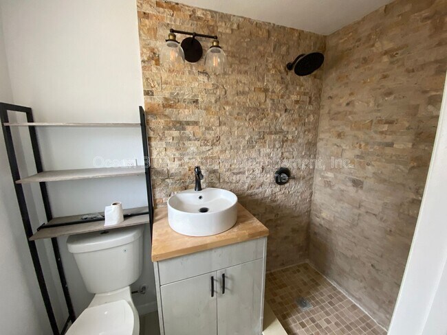 Building Photo - 4133 3rd Ave N