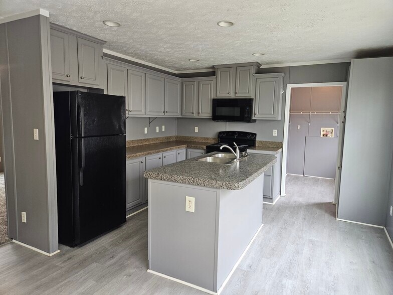 Building Photo - 94 Lynnwood Cir
