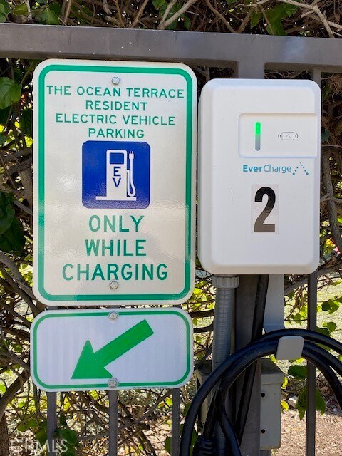 Building Photo - 3200 La Rotonda Dr