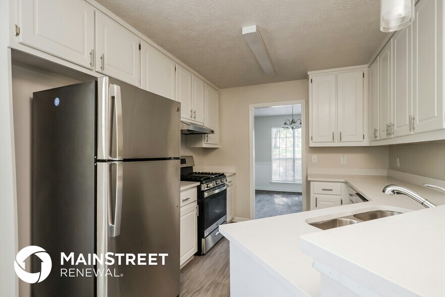 Building Photo - 242 Fairview Point