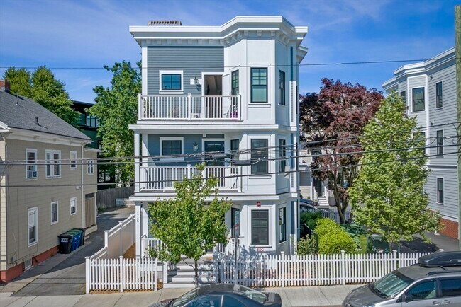 Building Photo - 115 Beacon St