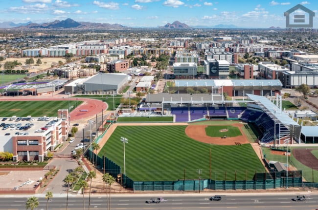 Building Photo - 3Bed/3Bath House at Thomas/7th Ave! Ready for Immediate Move-In! -- NO HOA! FULLY REMODELED!