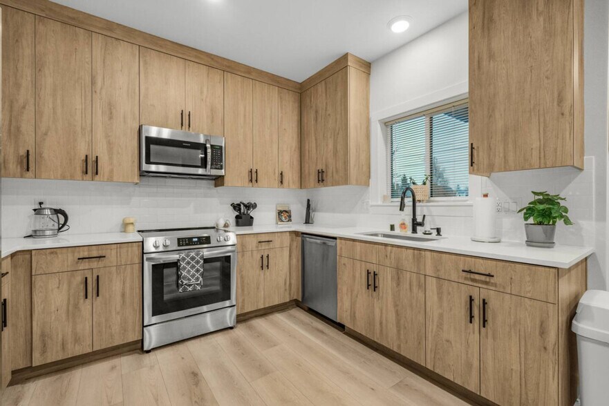 Building Photo - 3505 NE Creston Ave