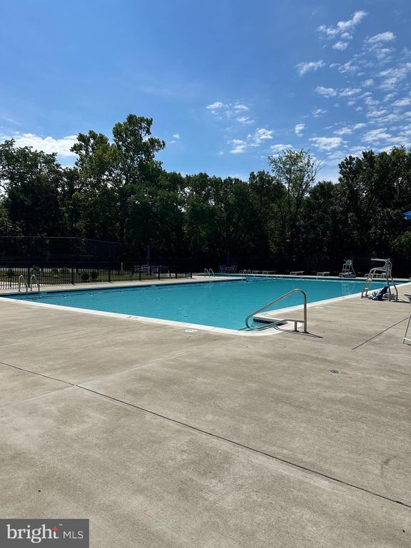 Building Photo - 4002 Summer Hollow Ct