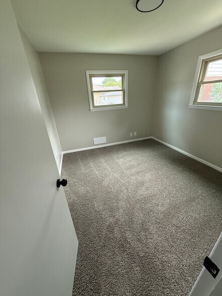 Building Photo - 4364 S Kinnickinnic Ave