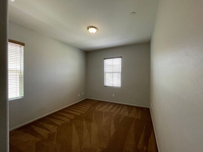 Building Photo - Spacious Chula Vista Home | 2 Car Garage | Pools, Gym & Tennis Courts