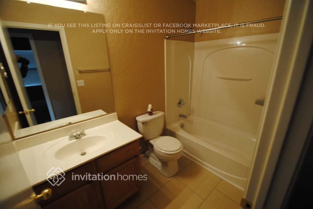 Building Photo - 13442 W Rose Ln