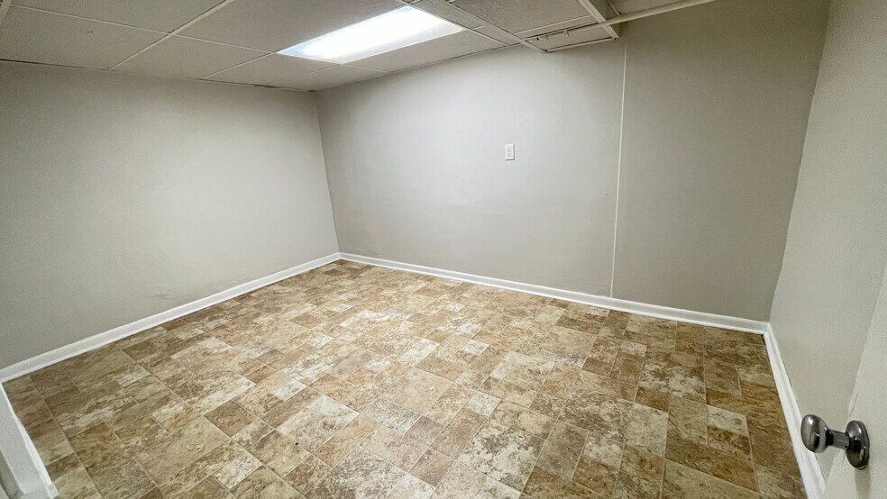 Bonus Room - 425 S 46th St