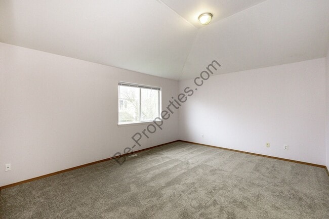 Building Photo - Spacious 3 Bedroom Puyallup Home