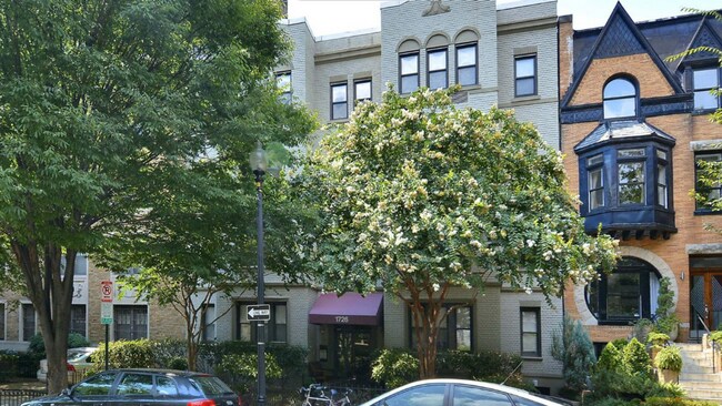 Building Photo - Dashing Dupont Circle 1 Bedroom Apt with skylights and building roof deck.