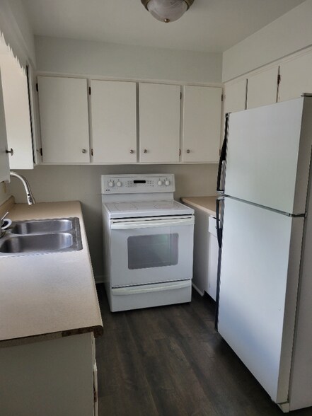 Building Photo - 1747 Portage Trail