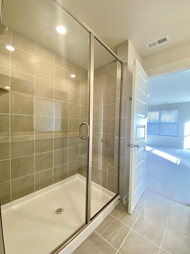 Building Photo - “Modern comfort meets Murfreesboro charm —...