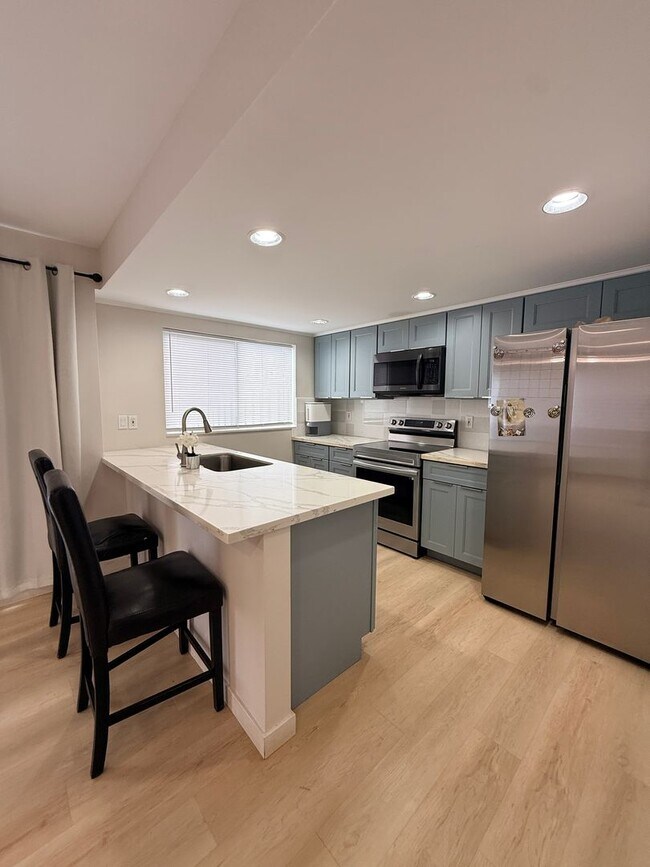 Building Photo - Remodeled 4/2/2 in Cool & Breezy Upper Makakilo Near Schools