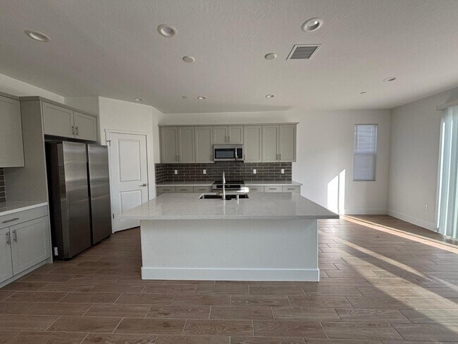 Building Photo - 2909 E Corteza Dr