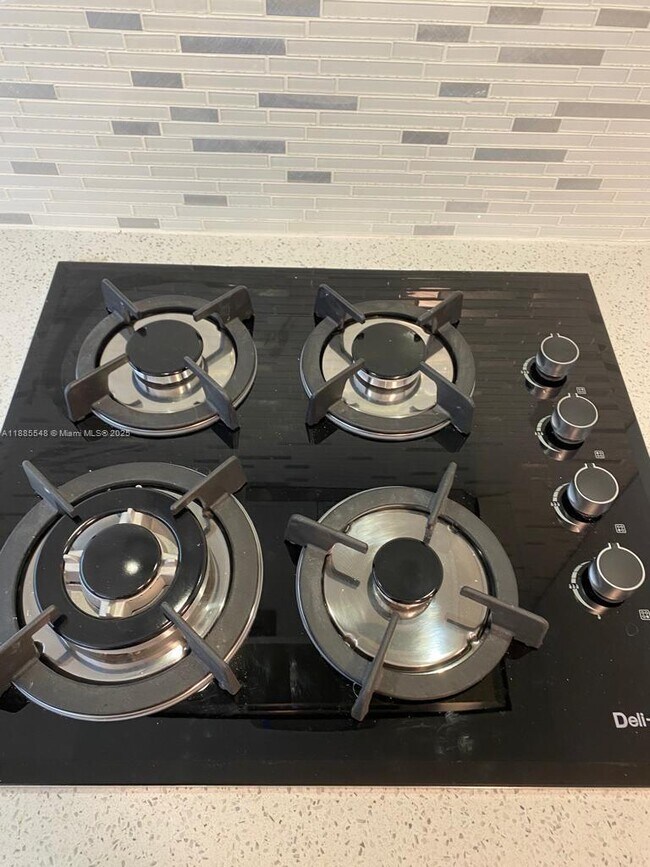 Building Photo - 2539 S Bayshore Dr