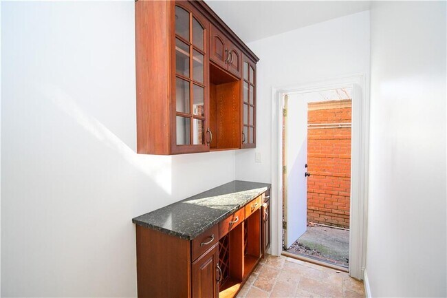 Building Photo - 4 Prichard Way NE