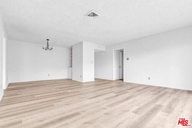 Building Photo - 732 Lorraine Blvd
