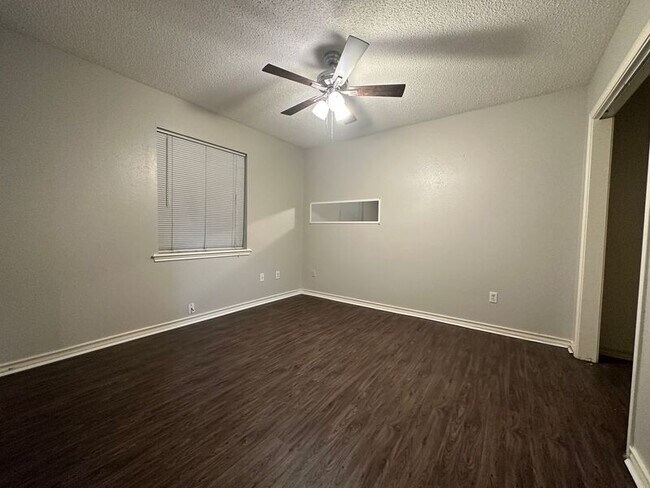 Building Photo - 309 Brookwood Dr