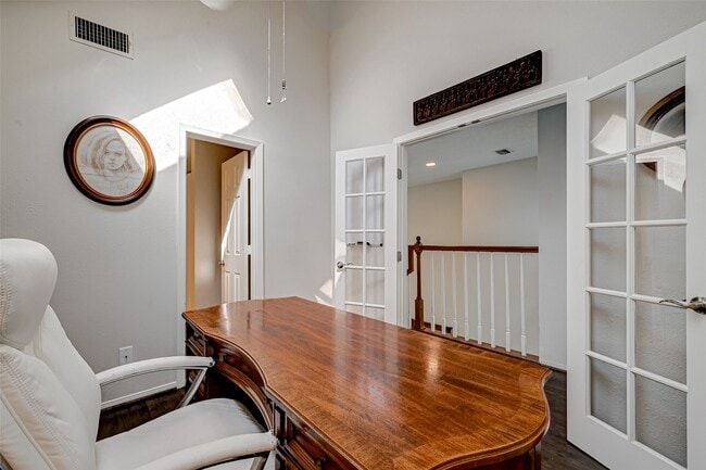 Building Photo - 1547 Cortlandt St