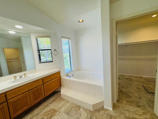 Building Photo - View Mission Oaks 4 Bedroom