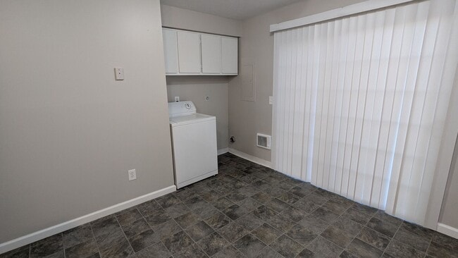 Building Photo - MN Cedar Village (827)