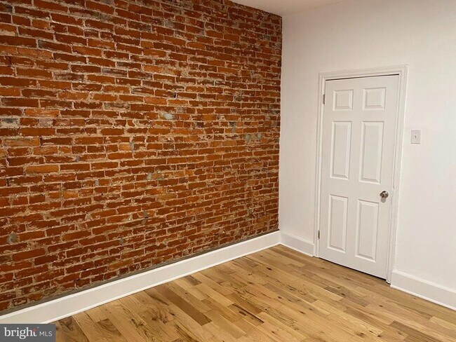 Building Photo - 1936 McClellan St