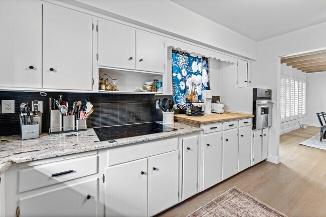 Building Photo - 162 Vassar Dr